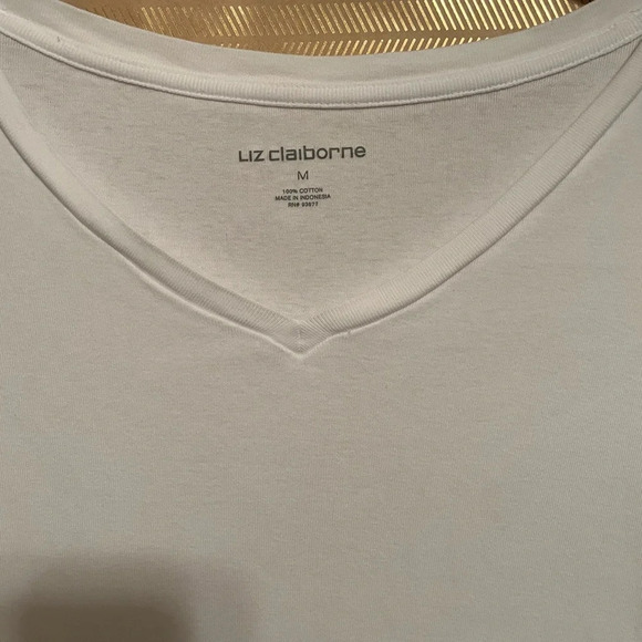 LIZ CLAIBORNE~ WHITE~ TEE~ M - Picture 1 of 3